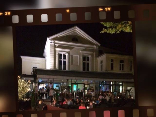Entspannt genie�en: Auf unserer Terrasse stehen ca. 170 Pl�tze zur Verf�gung.